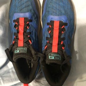 New Balance YPNTRBC Boys Sz 2 Nitrel Speedride Running shoes. Blue/Red